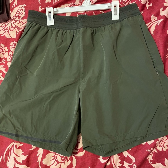 Alphalete Athletics Studio Short 6” inch Inseam - Picture 2 of 3